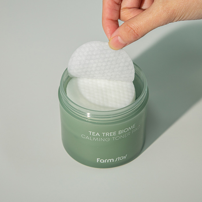 FARMSTAY TEA TREE BIOME CALMING TONER PAD