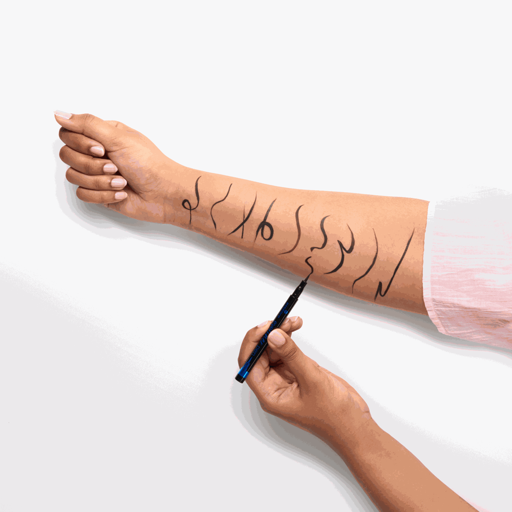 Essence Eyeliner Pen Waterproof - 01 Black view 4
